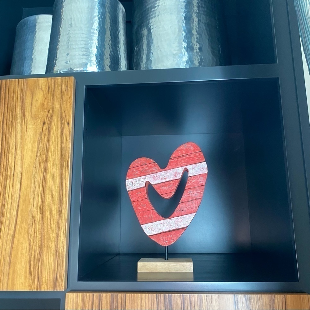 Painted Reclaimed Wood Heart On A Pedestal Figure Sculpture Farmhouse Coastal - Picture 2 of 12